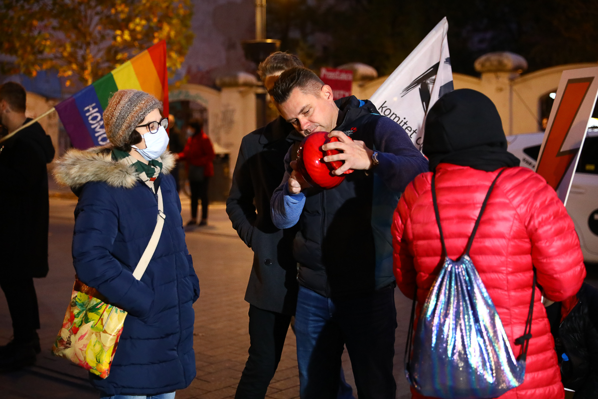 Pikieta pod siedzibą PiS na Piotrkowskiej w Łodzi