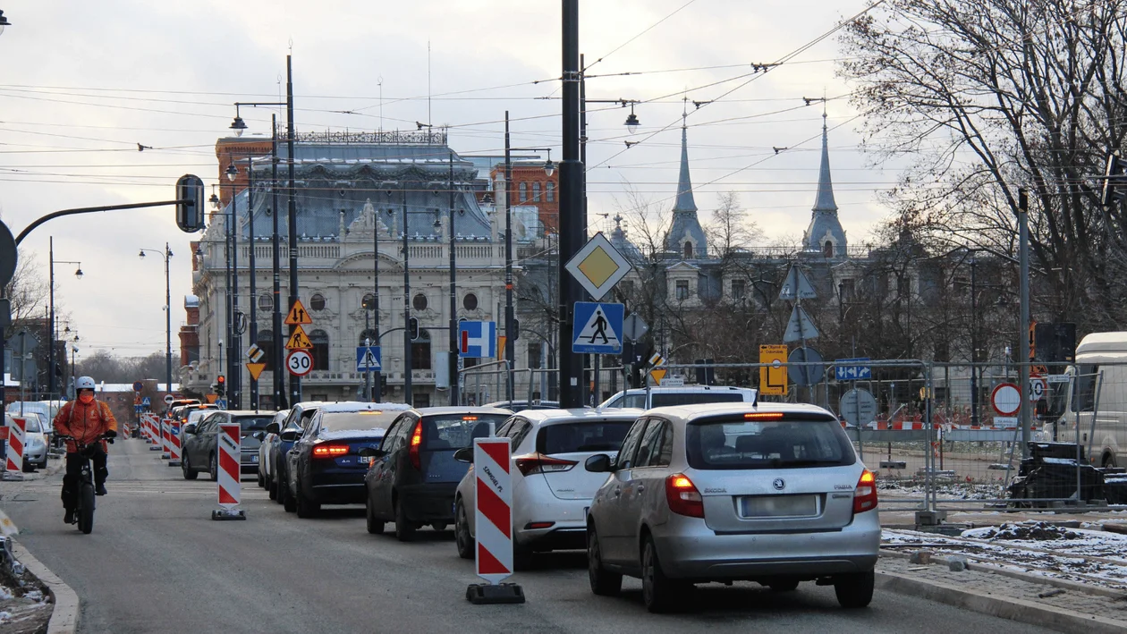 Nowa organizacja ruchu w centrum Łodzi. Zmiany dotyczą również podróżnych MPK Łódź [ZDJĘCIA] - Zdjęcie główne