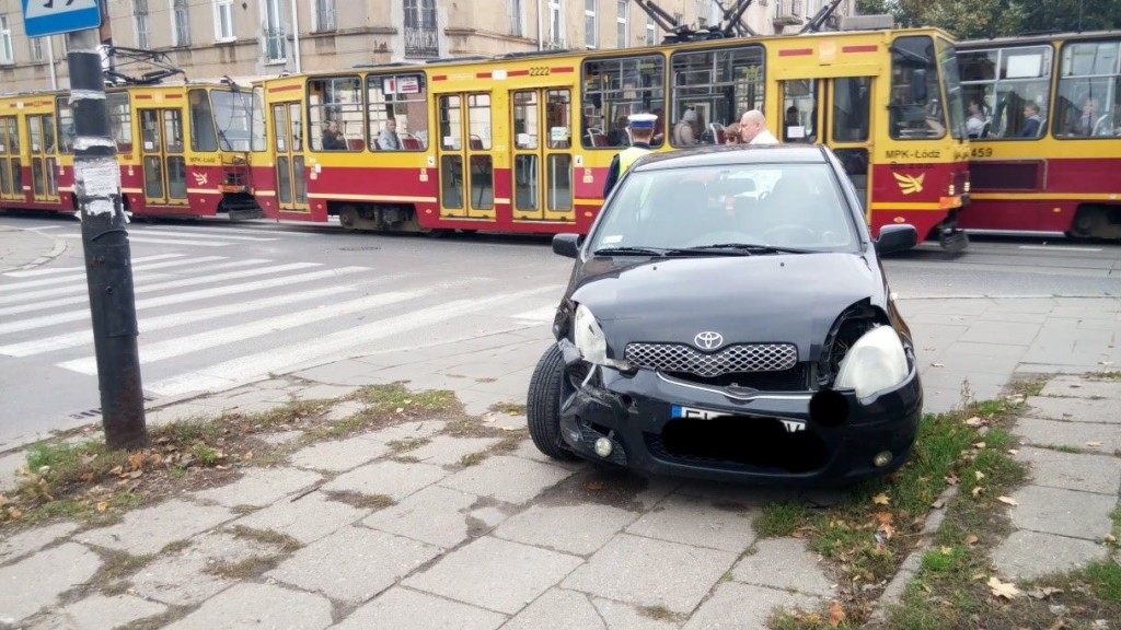 Kolizja w centrum miasta. Poszkodowany oddalił się z miejsca zdarzenia - Zdjęcie główne