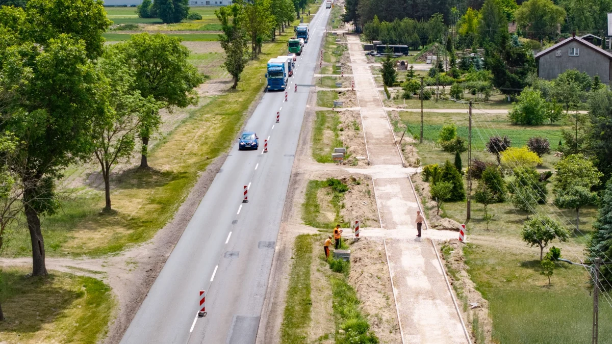 Powstaje nowa ścieżka rowerowa tuż obok A2. Ta trasa ułatwi życie cyklistom