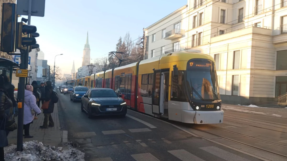 Zatrzymanie tramwajów w centrum Łodzi. Nie jeżdżą trzy linie! - Zdjęcie główne