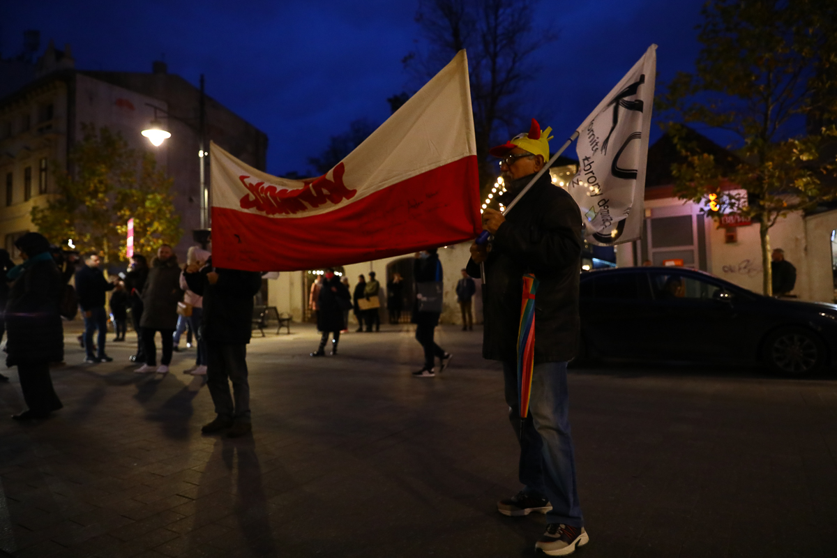 Pikieta pod siedzibą PiS na Piotrkowskiej w Łodzi