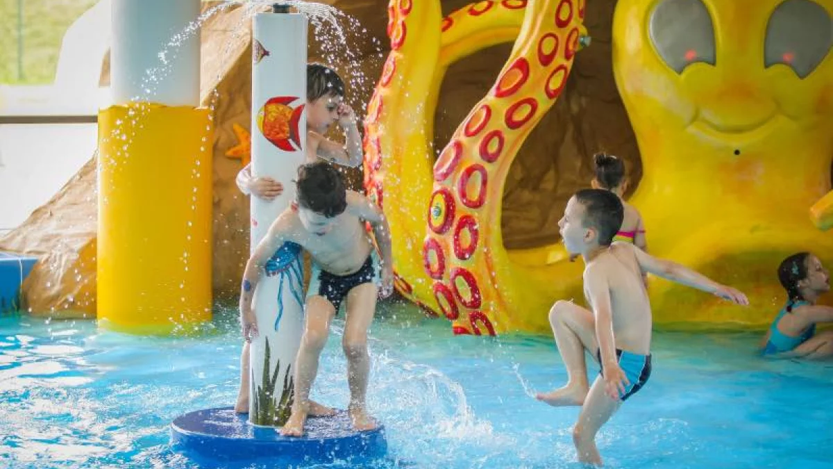 Post Fali wywołał burzę. Dzień później aquapark zamieścił kolejny. "Nagle dzieci mile widziane? Ciekawe" - Zdjęcie główne