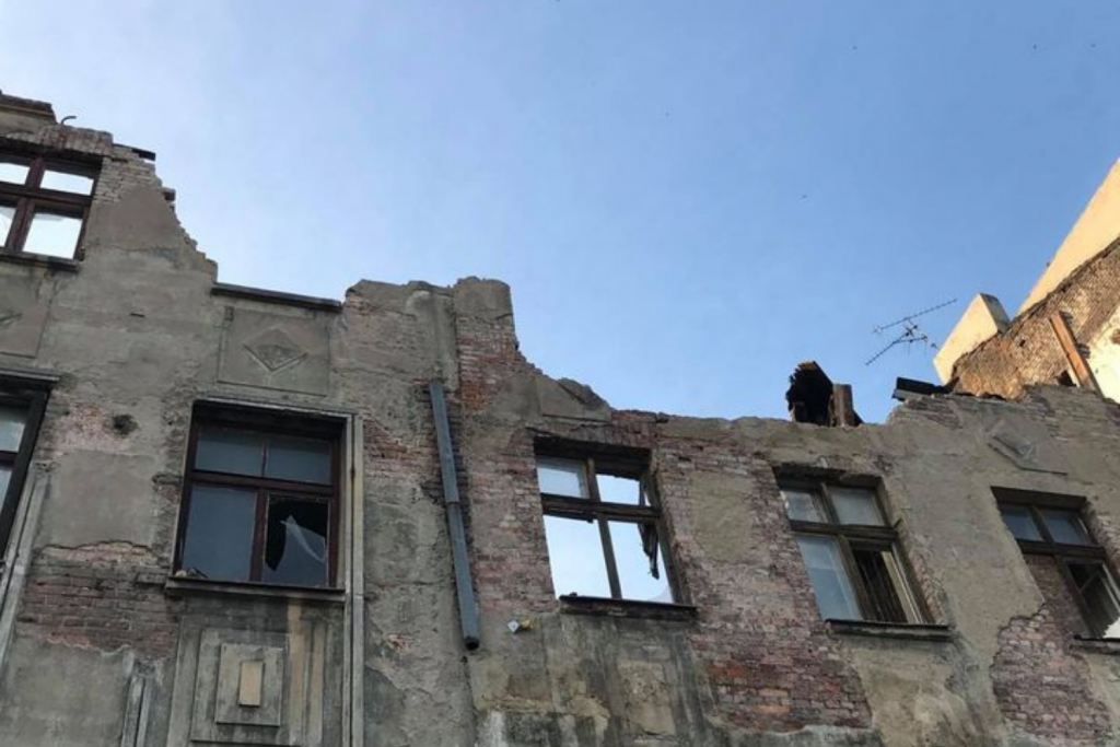 Z rogu POW i Składowej zniknęła płachta z wizualizacją kamienicy. Co z zagospodarowaniem tej przestrzeni? (fot. Aga Szynk) |wiadomości łódzkie|Łódź|TuŁódź