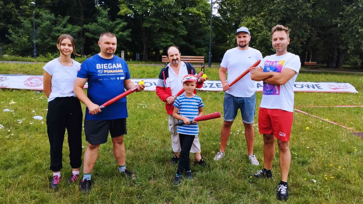 Wystarczy kij, piłeczka i kilka osób. Graliście kiedyś w palanta? [zdjęcia] - Zdjęcie główne