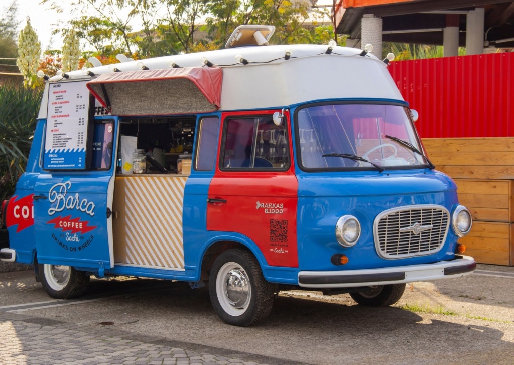 Zlot foodtrucków w Łodzi. Ogrody Geyera czekają na miłośników pysznego jedzenia (fot. Canva)