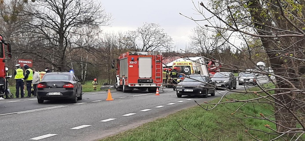 W wypadku samochodowym na ul. Strykowskiej w Łodzi obrażenia odniosły dwie osoby (fot. Piotr Maj) |wiadomości łódzkie | Łódź | TuŁódź