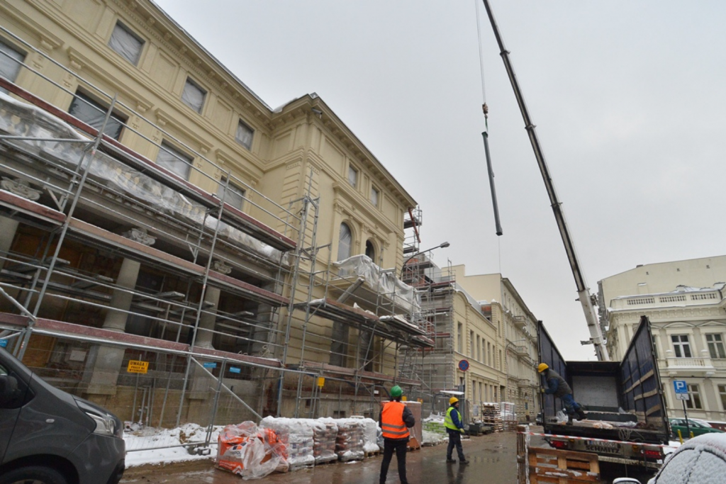  Kolejny etap budowy Mediateki - między zabytkowymi willami powstaje efektowne, szklane atrium - Zdjęcie główne