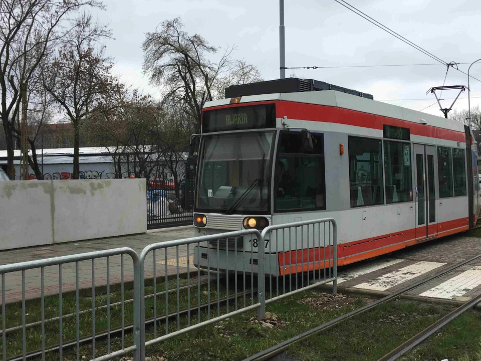 "Szyny były złe, a podwozie też było złe"? Tramwaje stanęły przez awarię torowiska - Zdjęcie główne