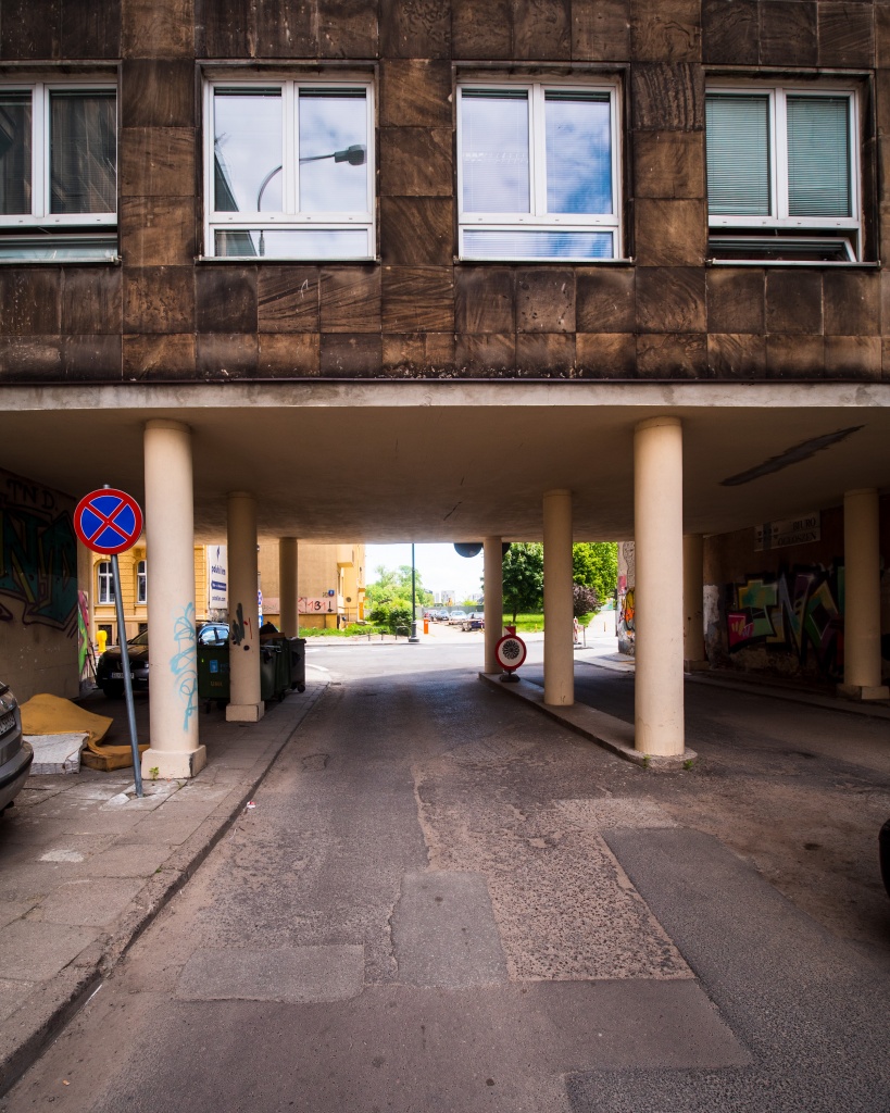 Parking Łódź. Z centrum Łodzi znikną kolejne miejsca parkingowe. Zamiast nich - zielony pasaż i nowa droga (fot. www.lodz.pl)