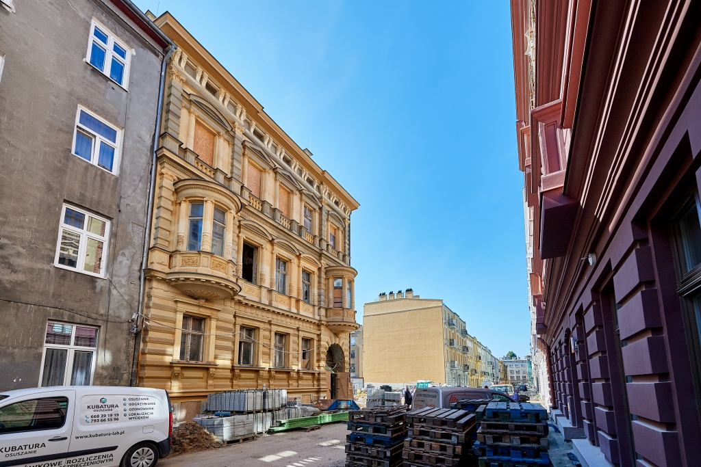 Kolejny etap remontu ul. Włókienniczej. Trwają prace konserwatorskie m.in. w willi Hilarego Majewskiego (fot. UMŁ) | wiadomości łódzkie | Łódź | TuŁódź