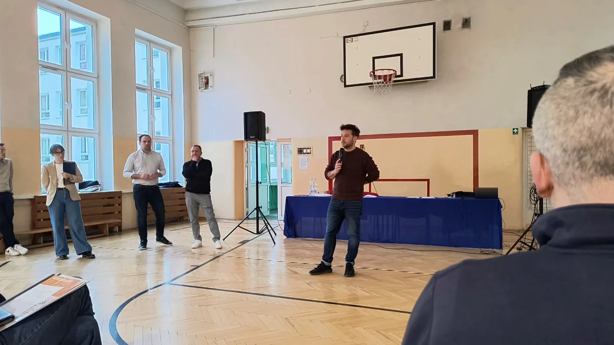 Gorące konsultacje drogowe na Górnej. Remonty trwają, rury pękają, a mieszkańcy spierają się o drogę jednokierunkową