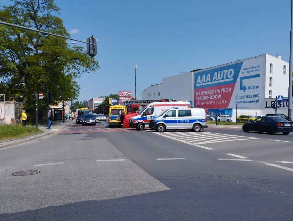 Śmierć na przejściu dla pieszych. Służby sądziły, że starszego pana potrącił samochód - Zdjęcie główne