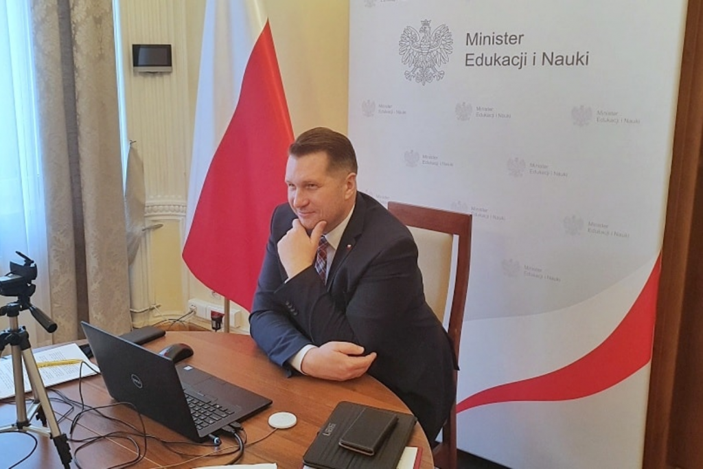 Kiedy uczniowie powrócą do szkół? Minister edukacji, Przemysław Czarnek przedstawia założenia - Zdjęcie główne