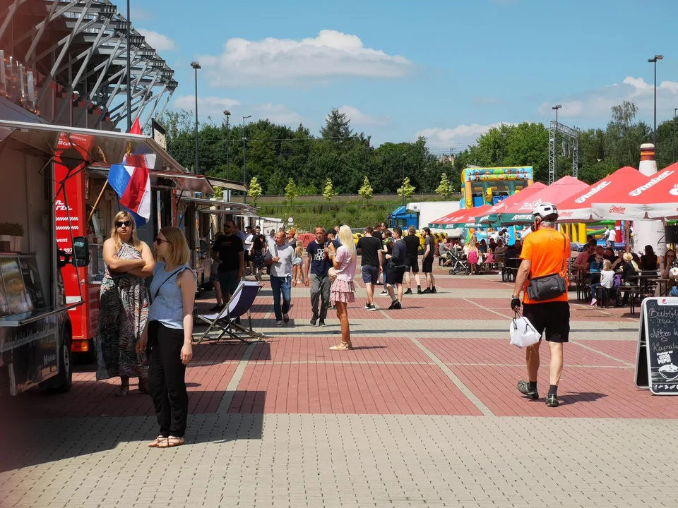 „Wielka Szama” na Widzewie. Zlot food trucków i smakoszy pod łódzkim stadionem [zdjęcia] - Zdjęcie główne