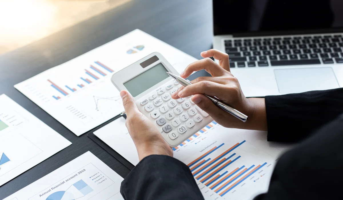 Księgowy, ul. Krawiecka 10a Łódź – wynagrodzenie brutto między 3800 a 4900 PLN | https://oferty.praca.gov.pl/portal/index.cbop#/szczegolyOferty?8f053c95e5d93744638e96a7e1dda1a7