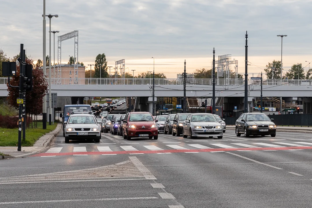 Ogromny korek na Włókniarzy przy dojeździe do Bandurskiego [28.12.2021]  - Zdjęcie główne