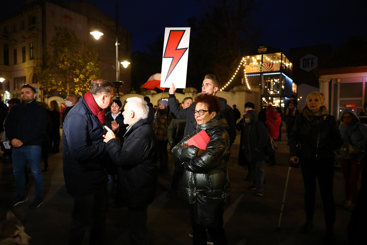 Pikieta pod siedzibą PiS na Piotrkowskiej w Łodzi