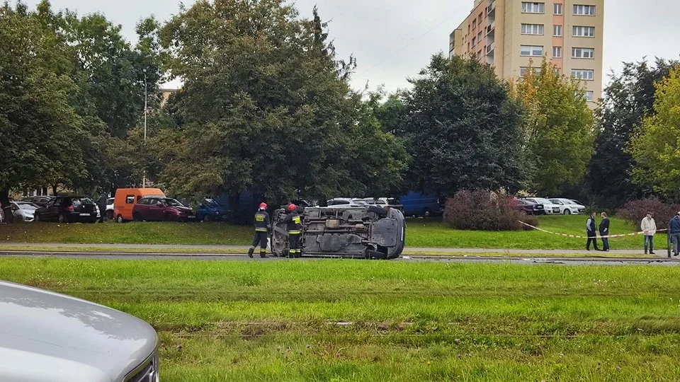 Poważny wypadek z udziałem karetki w Łodzi [zdjęcia] - Zdjęcie główne