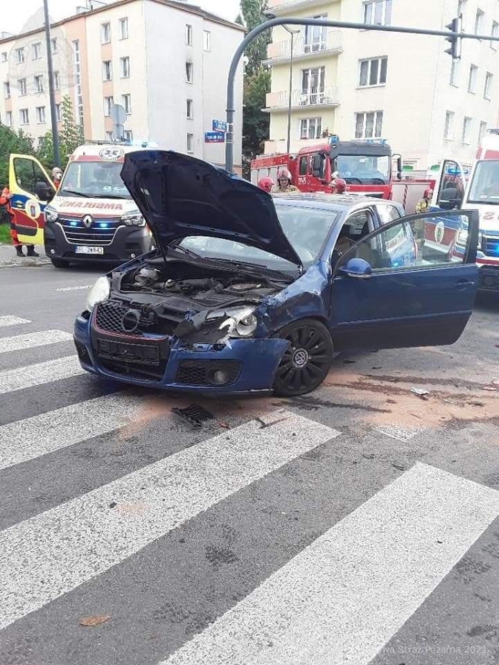 Groźny wypadek w centrum Łodzi na skrzyżowaniu Przędzalniana / Tuwima. Pięć osób rannych! (KP PSP Łódź)