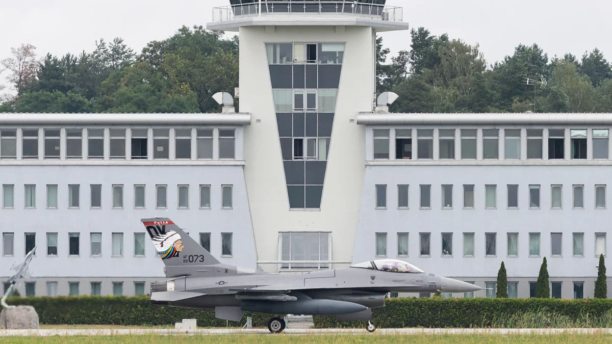 32. Baza Lotnictwa Taktycznego w Łasku rekrutuje. Podano stawki