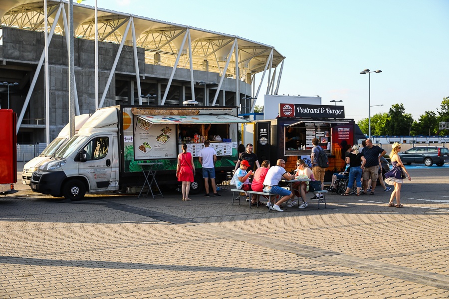 Wielka Szama Łódź. Trwa największy Zlot Foodtrucków w Łodzi. Zobacz! (fot. Michał Pietrzak - TuŁódź.pl)