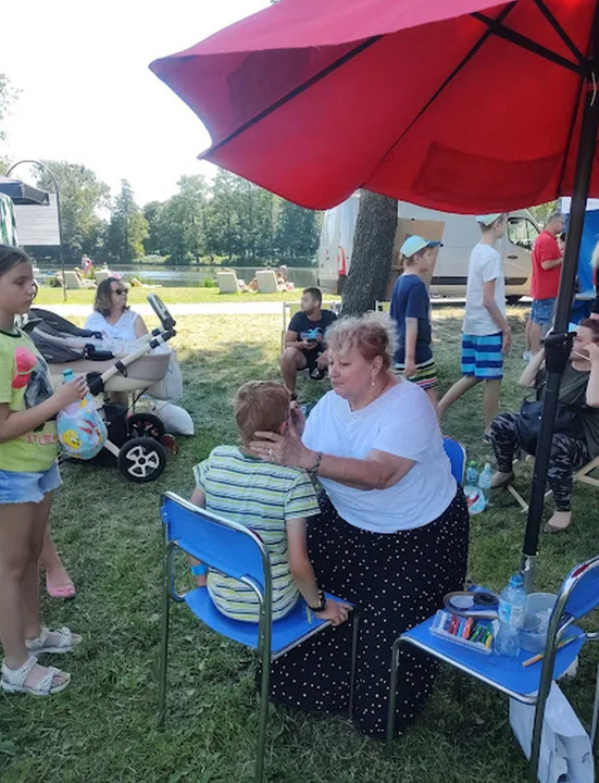 Wielu mieszkańców Dąbrowy i Chojen spotkało się w niedzielę na pikniku w parku na Młynku