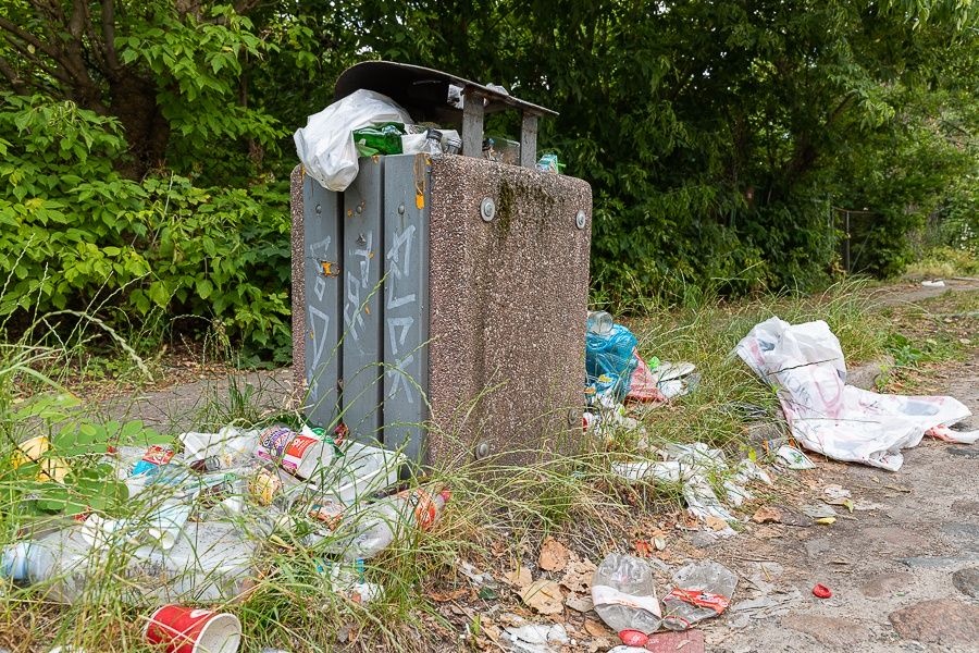 Śmieci Łódź. Łodzianie chcą czystego miasta. Zadbać o to ma straż miejska wyposażona w nową „broń” (fot. Michał Pietrzak - TuŁódź.pl)