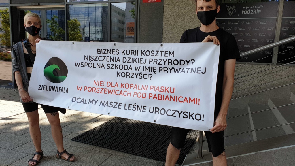 Kopalnia Porszewice. Protest w Łodzi. Mieszkańcy nie chcą kopalni w miejscu podłódzkiego lasu (fot. TuŁódź.pl)