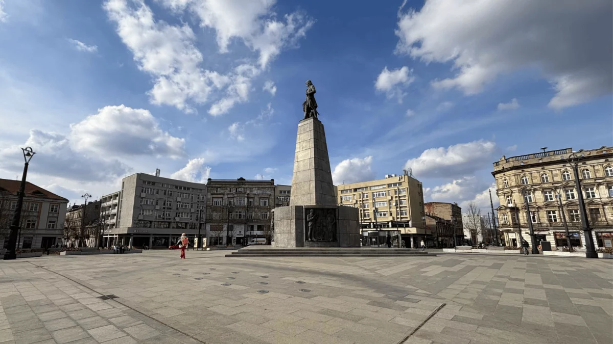 Minął rok od finału przebudowy placu Wolności w Łodzi. Jak zmieniło się to miejsce? [GALERIA] - Zdjęcie główne