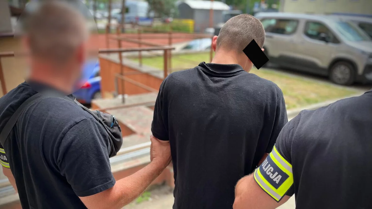 Brutalny atak na łódzkim dworcu - mężczyzna kopnął w głowę 55-latkę! [FOTO]