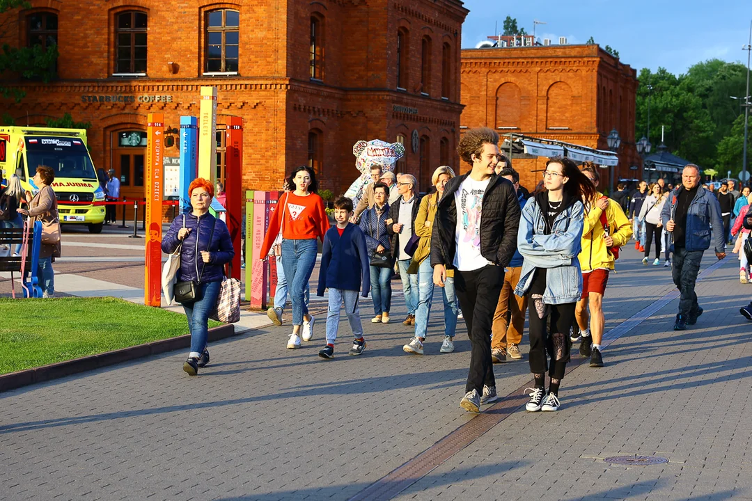 Łodzianie świętują urodziny Manufaktury. Obejrzyjcie zdjęcia z imprezy! [galeria] - Zdjęcie główne