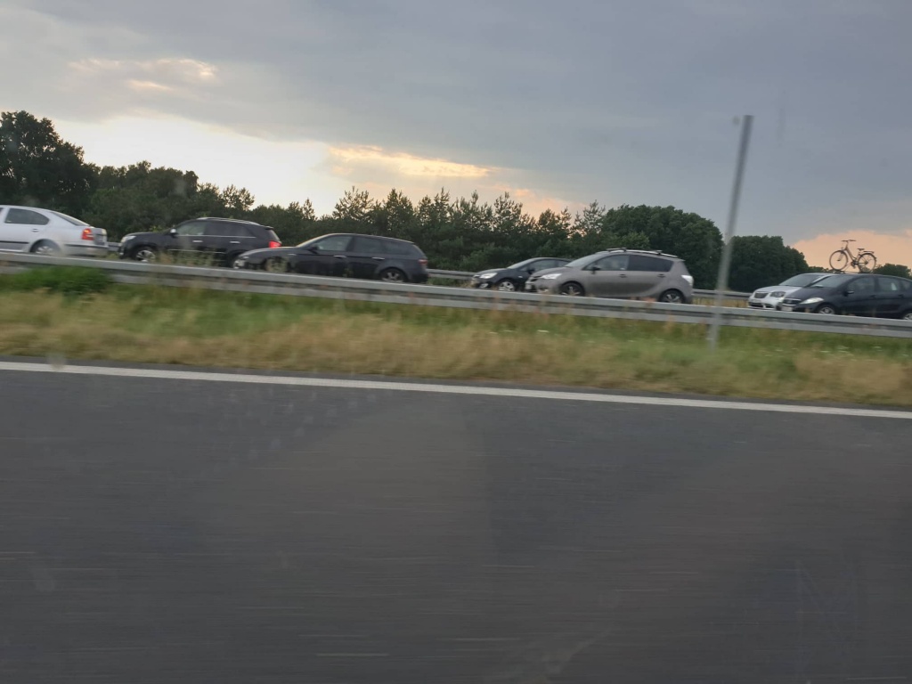 Gigantyczne korki na autostradzie A1! Łodzianie wracają do domu z wakacji [zdjęcia] (fot. Czytelnik)