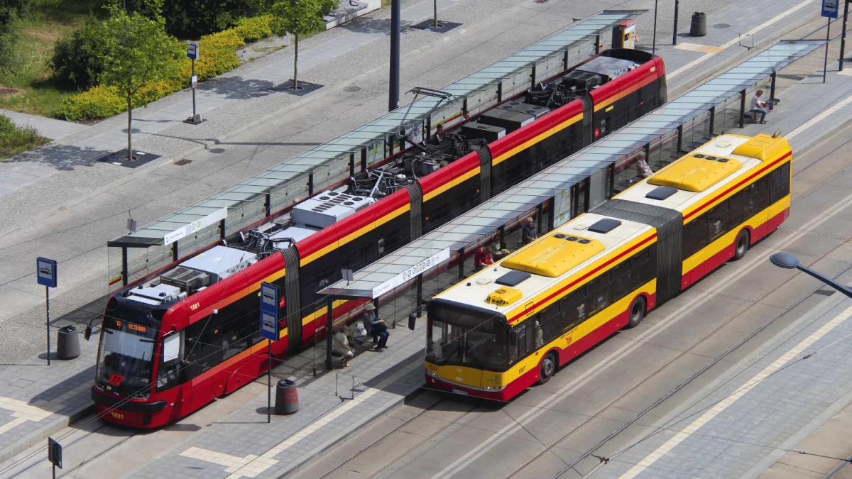 Zmiany w kursowaniu komunikacji miejskiej na czas Świąt Bożego Narodzenia, sylwestra i Nowego Roku. Jak pojadą autobusy i tramwaje MPK Łódź? - Zdjęcie główne