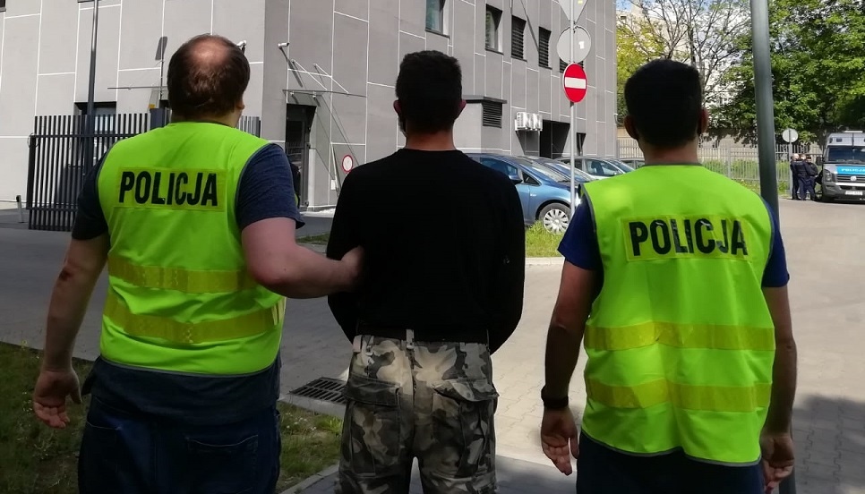 Nocna akcja policji! Włamywali się do samochodów w centrum Łodzi. Monitoring pomógł ich złapać [ZDJĘCIA] - Zdjęcie główne