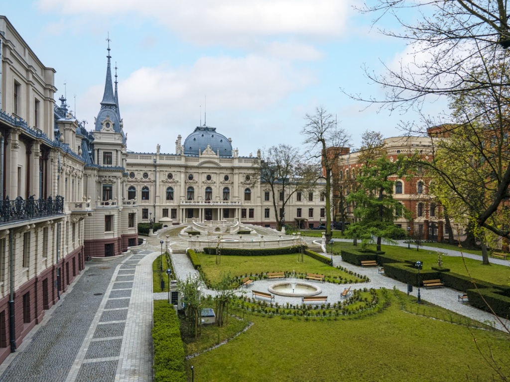 Pałac Poznańskiego w Łodzi pięknieje. Tak prezentuje się pałacowy ogród po rewitalizacji (fot. UMŁ) | wiadomości łódzkie | Łódź | TuŁódź