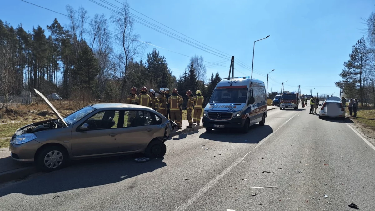 Wypadek na drodze wojewódzkiej w Łódzkiem. 8-letnie dziecko trafiło do szpitala - Zdjęcie główne