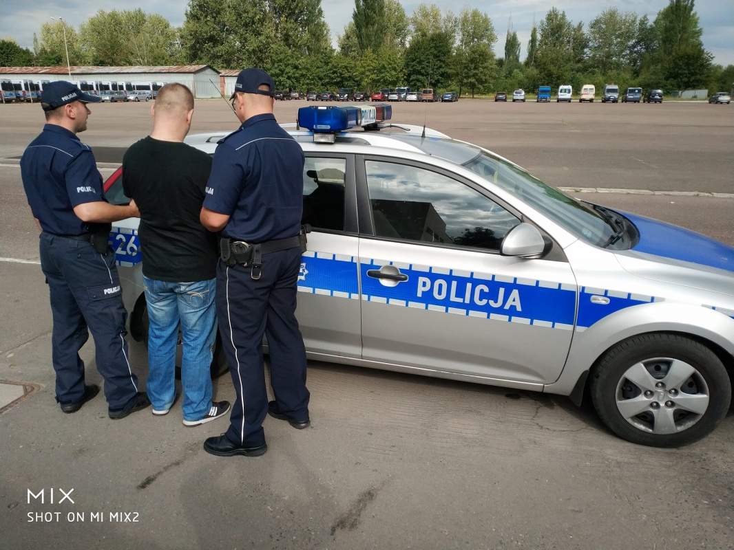 Tak ją kochał, że wybił jej szyby w oknach i okradł [ZDJĘCIA] - Zdjęcie główne