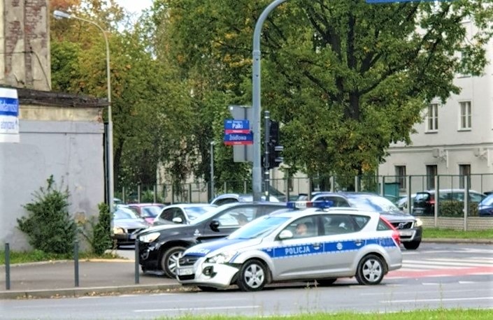 Utrudnienia po kolizji w pobliżu Ronda Solidarności - Zdjęcie główne