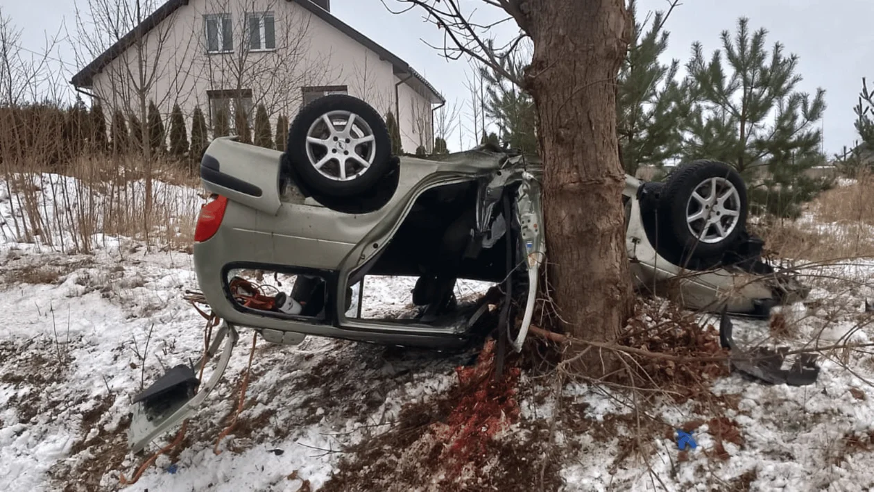 Kobieta w stanie ciężkim, sprawca prawdopodobnie pijany. Groźny wypadek w sąsiednim powiecie [FOTO] - Zdjęcie główne