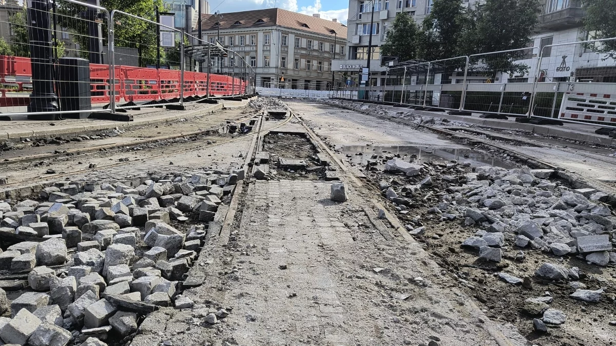 Mija tydzień od startu remontu placu Wolności. Co się dzieje na placu budowy? [FOTO]
