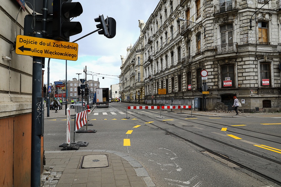 Budowa stacji Łódź - Śródmieście. Zamknięte ulica Zielona i ulica Wólczańska w Łodzi (fot. Michał Pietrzak - TuŁódź.pl)