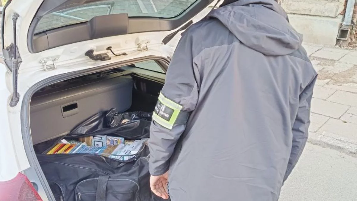 Nalot skarbówki na Bałucki Rynek! Szmuglerzy uciekali między straganami