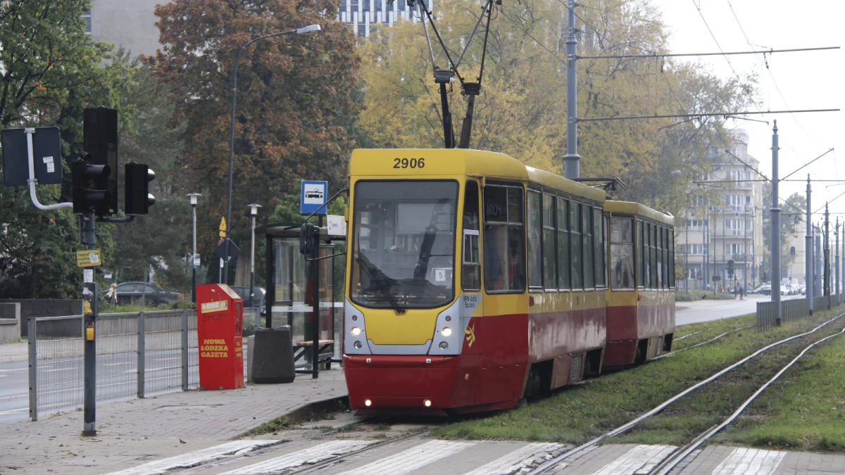 Spore utrudnienia dla podróżnych MPK Łódź. Ruch tramwajów na al. Kościuszki i Zachodniej całkowicie wstrzymano - Zdjęcie główne