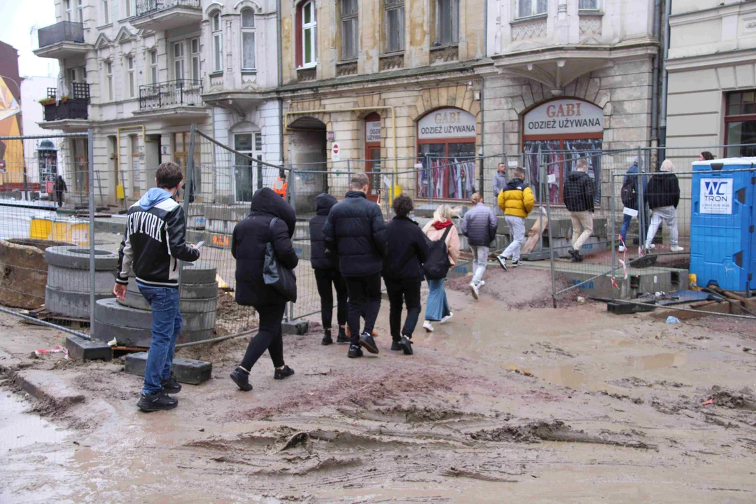 Wykonawca prac na Legionów podał termin budowy chodników. Kiedy przejdziemy po remontowanej ulicy? - Zdjęcie główne