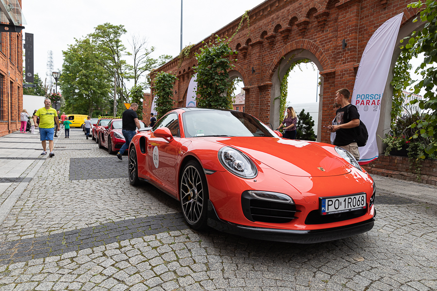 Kultowa Porsche Parade 2021 w województwie łódzkim. Tyle wspaniałych porschaków w jednym miejscu [zdjęcia] - Zdjęcie główne