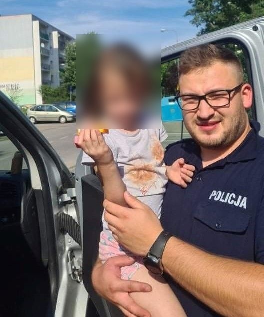 Policja Łódź. 6-letnia dziewczynka sama przyjechała pociągiem ze Zgierza do Łodzi. Jej matka była pijana - Zdjęcie główne