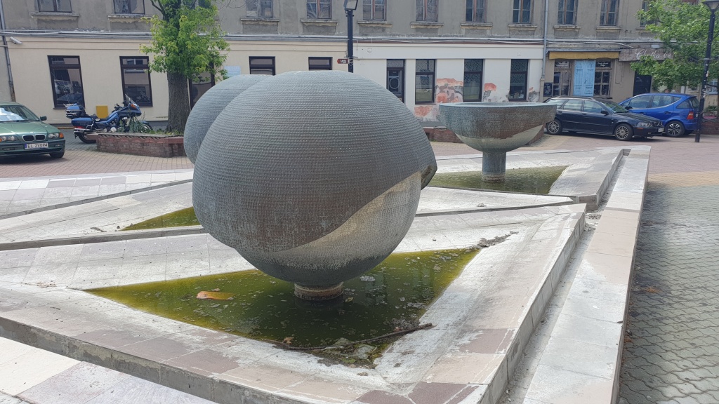 Pasaż Schillera Łódź. Sucha fontanna w Pasażu Schillera w Łodzi. To zwiastun wielkich zmian (fot. Bartosz Jankowski - TuŁódź.pl)