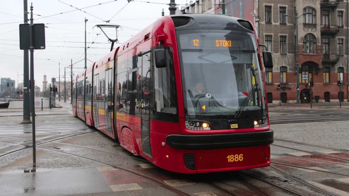 Fatalny stan torowiska w kolejnej części Łodzi. Nowe tramwaje w tym miejscu nie pojadą - Zdjęcie główne