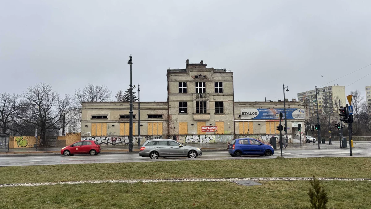 Kiedyś była tu zajezdnia tramwajowa. Teraz działka należy do dewelopera. Co tu powstanie? [ZDJĘCIA] - Zdjęcie główne